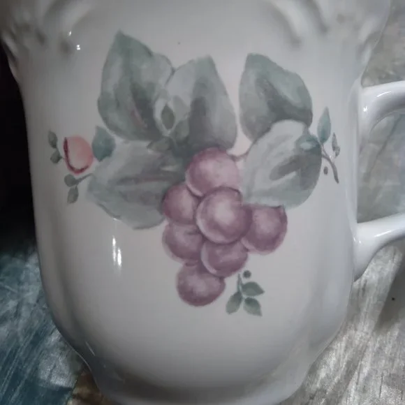 2 Pfaltzgraff Grapevine Coffee Mugs - Picture 4 of 5